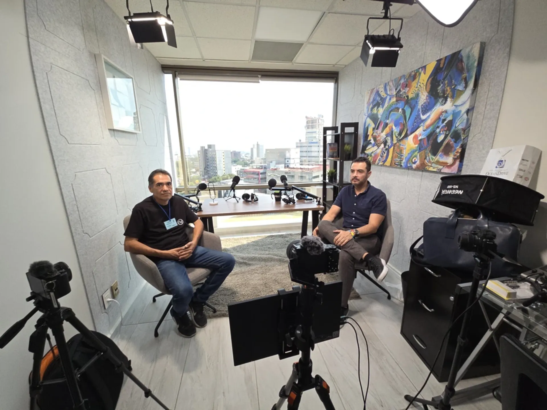 Servicio empresarial de apoyo en montaje y armado de estudio de podcast - Soonus ayuda a seleccionar equipo profesional, montar y configurar tu estudio en Guadalajara